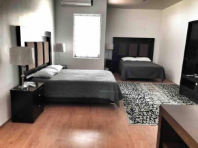 10 Large suite for 4 people, Torreón